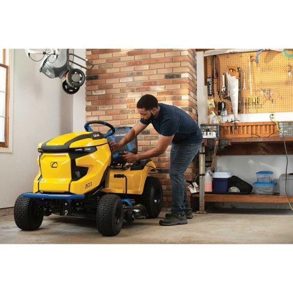 Cub_Cadet_XT1LT42E_2000x20000_6.jpg The Cub Cadet Enduro Series XT1 LT42E 42-in. 56V MAX* Riding Lawn Mower