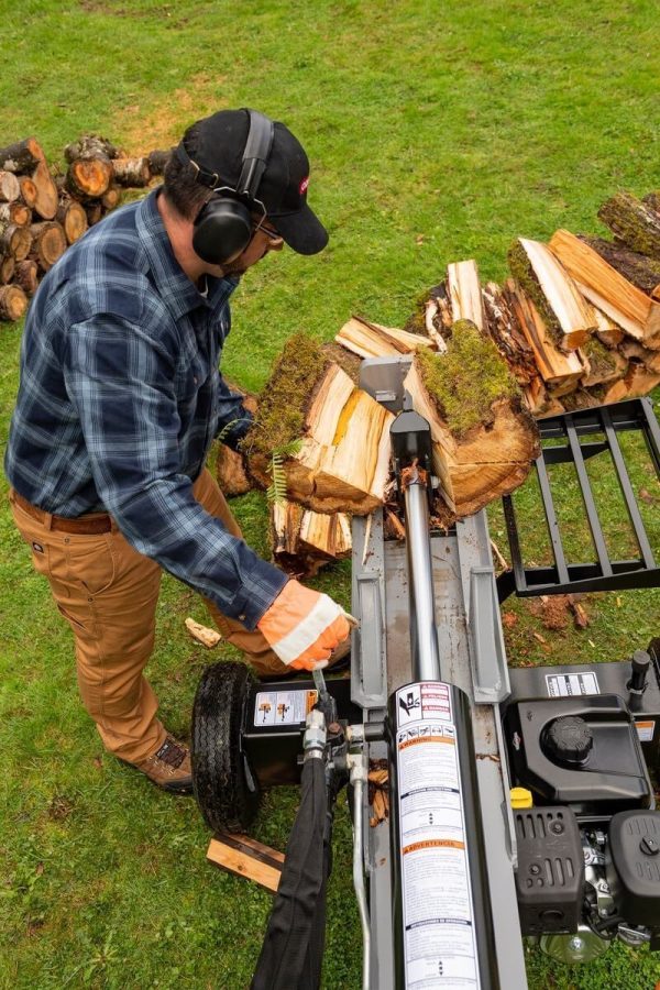 OR25TBS-1_being_used_shrunk_42bdb5f1-f94c-40c0-9365-677976b9ac6d.jpg Oregon® 30-Ton 196cc Kohler SH265 Horizontal / Vertical Log Splitter (OR30TKO-1)
