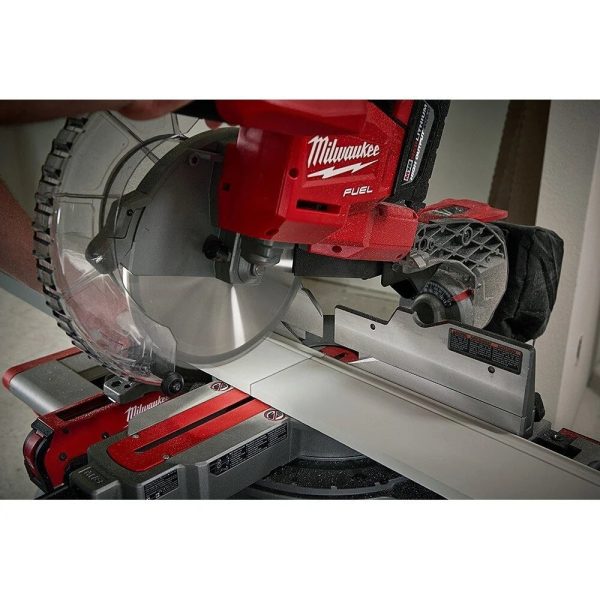 qerqwr-1.jpg Milwaukee Dual-Bevel Sliding Compound Miter Saw M18 FUEL 2734