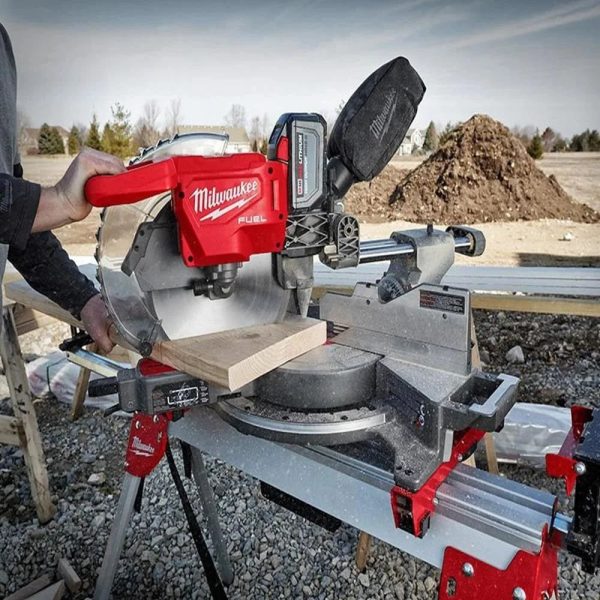 qqq-1-1.jpg Milwaukee Dual-Bevel Sliding Compound Miter Saw M18 FUEL 2734